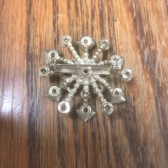 Vintage Two-Tone Green Rhinestone Brooch Lapel Pin - Picture 2 of 8